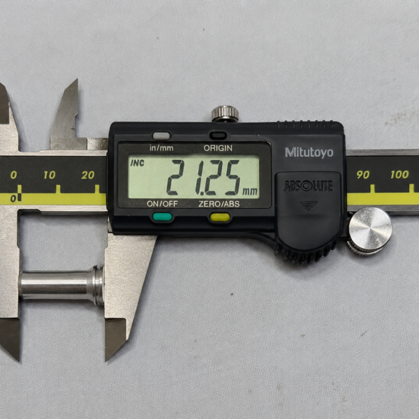 Medicion del largo de nozzle de airsoft con calibre digital en Tactical Cave