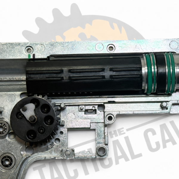 Pistón y cilindro montados en un gearbox de airsoft tras el cálculo y ajuste del AOE