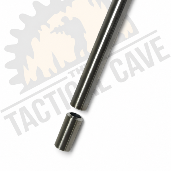 Cañón de airsoft cortado a medida junto al trozo sobrante del corte en The Tactical Cave