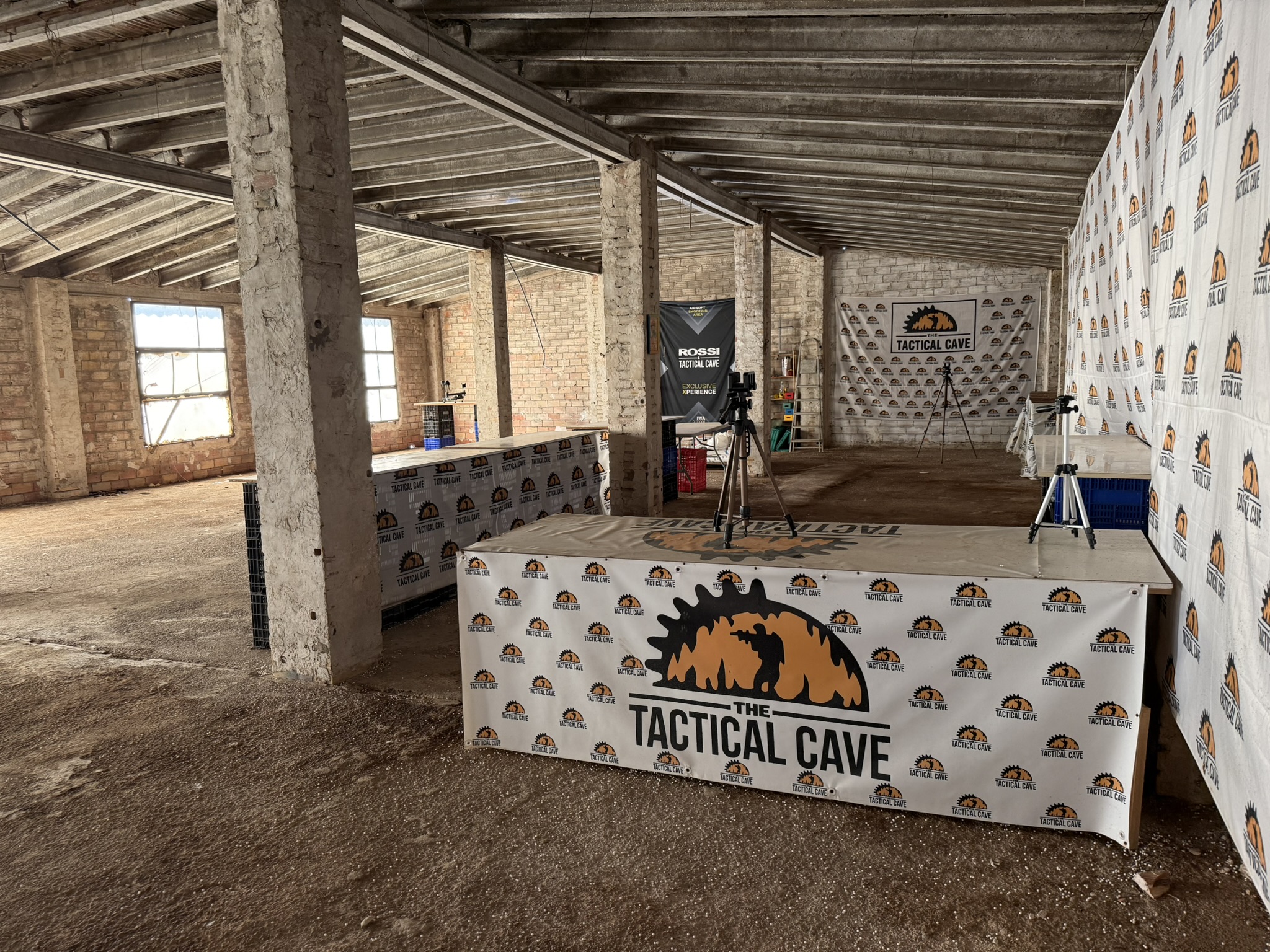 Puestos de medición y registro de la galería de pruebas de The Tactical Cave