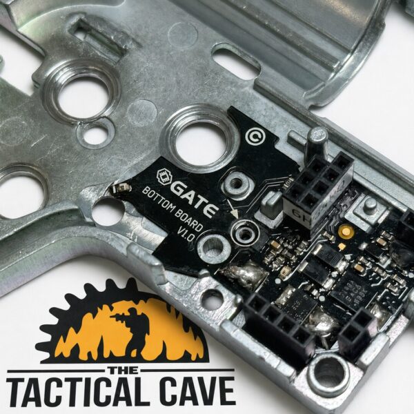 Carcasa de gearbox rectificada con el bottom board del Gate Titan instalado - The Tactical Cave